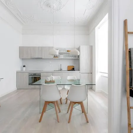 Center Modern Apt In Art Nouveau Building *